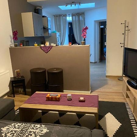 Superbe Appartement Charleroi Esterno foto