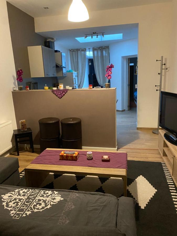 Superbe Appartement Charleroi Esterno foto