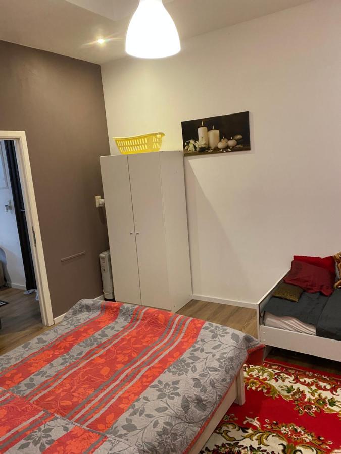 Superbe Appartement Charleroi Esterno foto